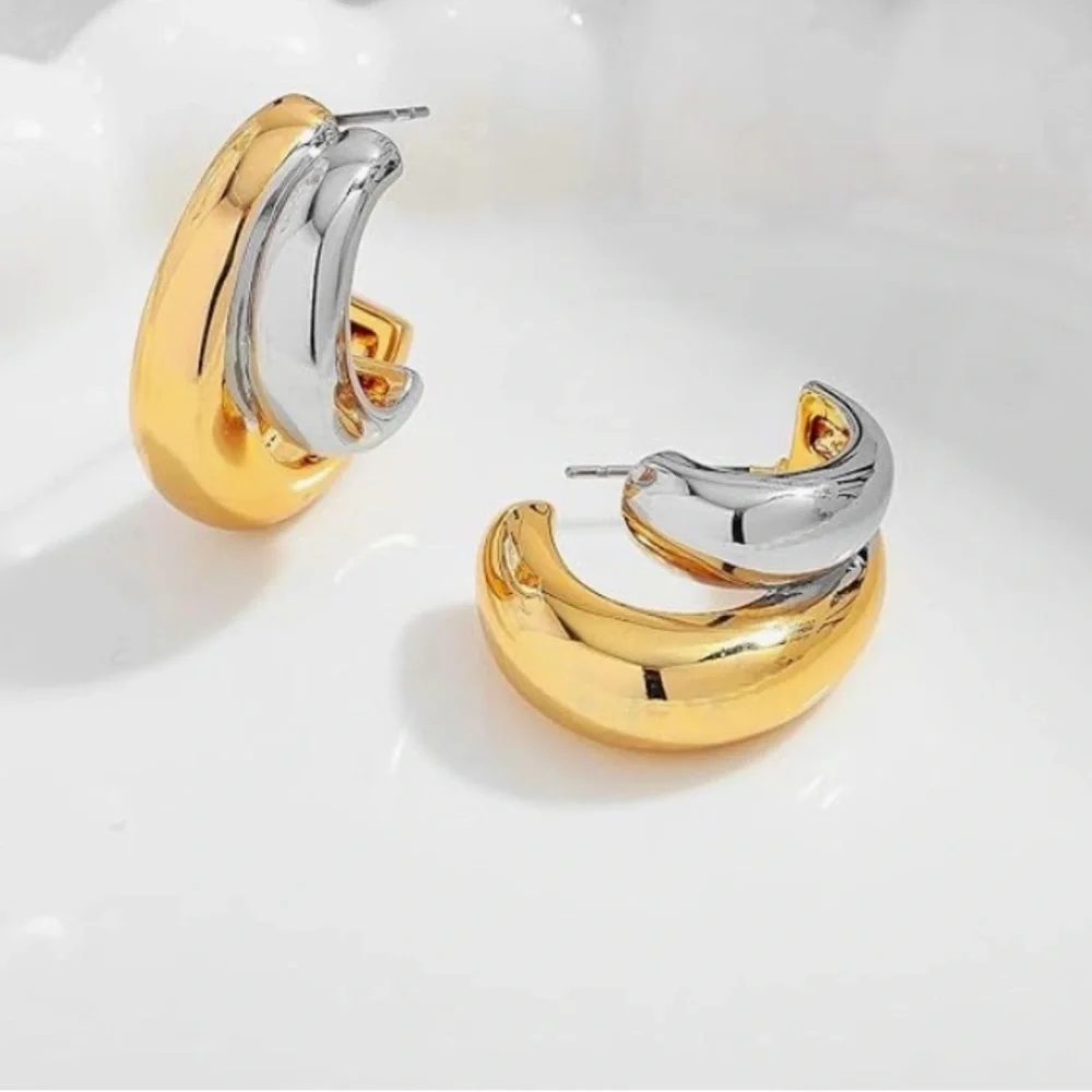 🆕Two Tone/Mixed Metal Chunky Gold and Silver Earrings - Picture 1 of 5